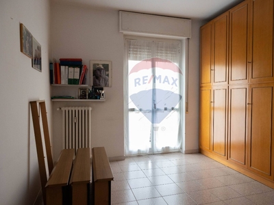 Trilocale in Via Montegrappa, Agrate Brianza, 1 bagno, con box, 86 m²