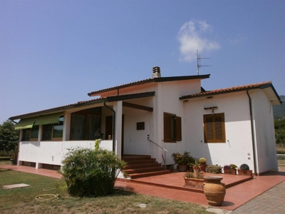 Villa a Campo nell'Elba, 5 locali, 3 bagni, posto auto, 300 m²