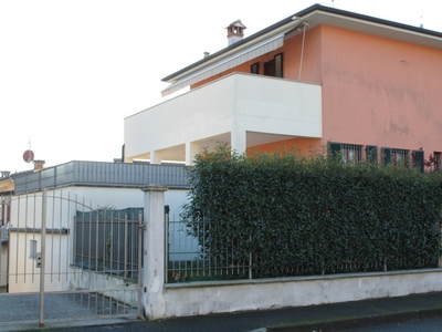 Villa a Schiera in vendita a Dello