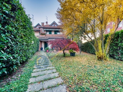 Villa a schiera in VIA ANDREA COSTA, Paderno Dugnano, 4 locali, 176 m²