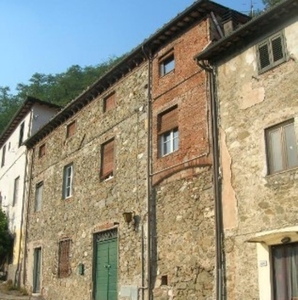 Villa a schiera in Via del Brennero 816, Lucca, 9 locali, 2 bagni