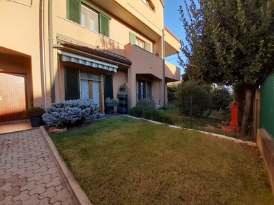 Villa a schiera in Via fratelli bandiera 27, Legnano, 5 locali, 166 m²
