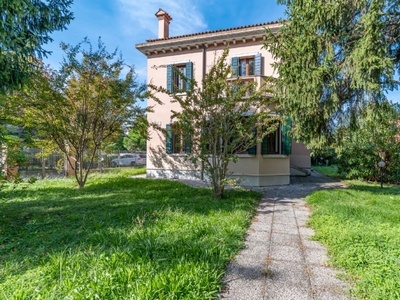 Villa con giardino, via Sandro Gallo, Venezia