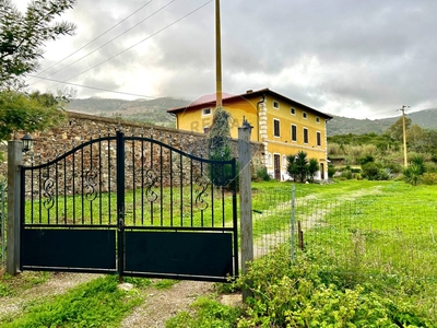 Villa in Località San Giuseppe, Rio, 12 locali, 4 bagni, con box