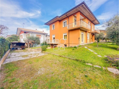 Villa in vendita a Desenzano del Garda