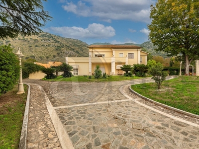 Villa singola in Via Casilina, Cassino, 22 locali, 7 bagni, con box