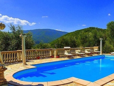 Bella villa con piscina di acqua salata riscaldata nel cuore della Toscana