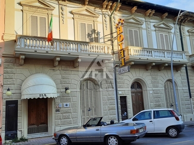 Albergo in vendita a Viareggio via carrara,