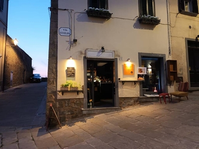 Bar in vendita a Cortona via Guelfa