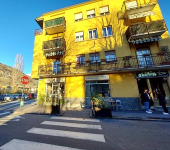 Bar in vendita ad Aosta viale Conte Eduard Crotti, 66