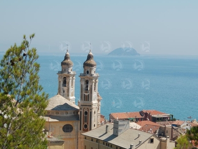 Box Singolo in vendita a Laigueglia via Castello Romano