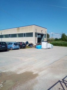 Capannone Industriale in in vendita da privato a Calcinaia via Vicarese, 69