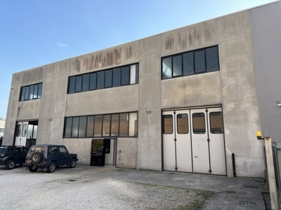 Capannone Industriale in vendita a Cervarese Santa Croce cervarese s. Croce Via dell'industria 8