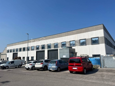 Capannone Industriale in vendita a Pastrengo via dell'Artigiano