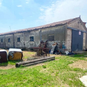 Capannone Industriale in vendita a Porto Tolle via Filippo Corridoni Sud, 5
