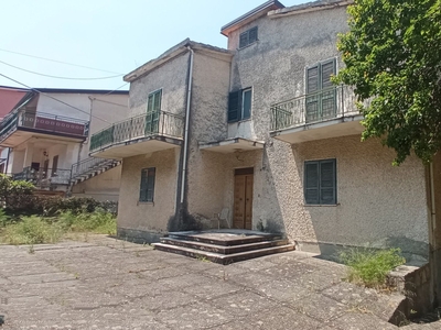 Casa indipendente 11 locali di 298 m² in San Lucido