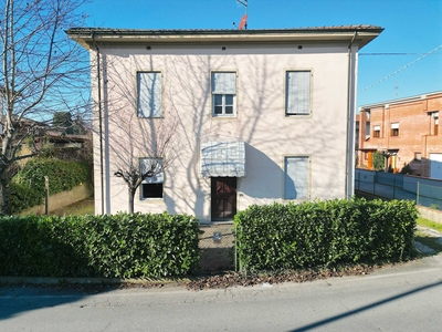 Casa indipendente in Vendita a Lucca Via per Corte Bimbo
