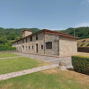 Casale Toscano ristrutturato tra Lucca e Pistoia