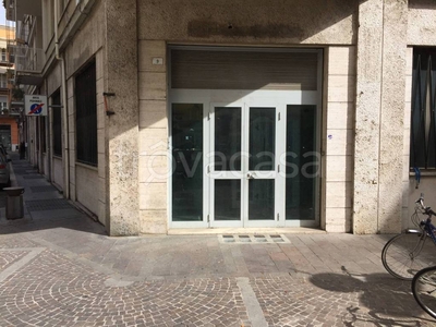 Filiale Bancaria in vendita a Terni via Francesco Angeloni, 19