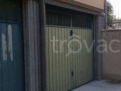 Garage in vendita a Borgo San Giovanni via Camillo Benso di Cavour, 7