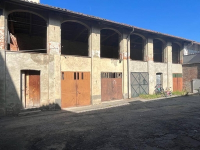 Garage in vendita a Carignano via Porta Mercatoria