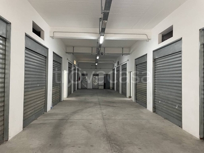 Garage in vendita a Casoria via Ventotene