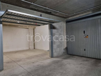 Garage in vendita a Ciampino via Francesco Petrarca