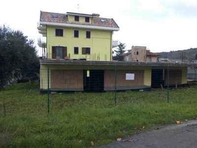 Garage in vendita a Civitella del Tronto via Celestino Vº, 1