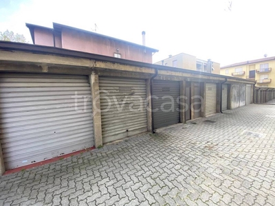 Garage in vendita a Como via perego