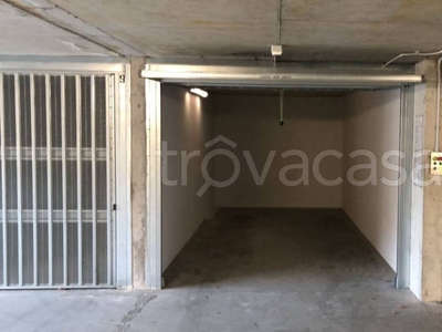 Garage in vendita a Como via Torno, 42