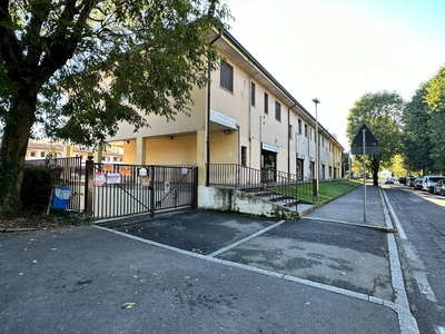 Garage in vendita a Corsico piazza Europa, 11