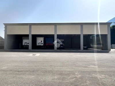 Garage in vendita a Costa Volpino via Lobbia Alta, 7