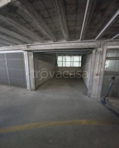 Garage in vendita a Cremona via Angelo Massarotti, 19
