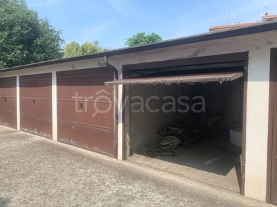 Garage in vendita a Cremona via Castelleone, 25