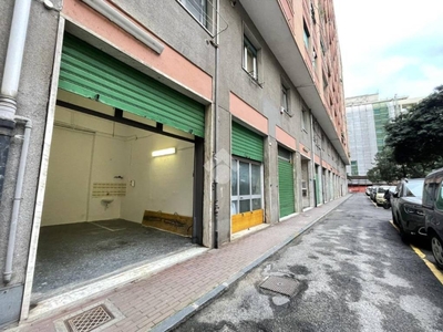 Garage in vendita a Genova via Blelè, 36