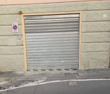 Garage in vendita a Genova via Gazzo, 3