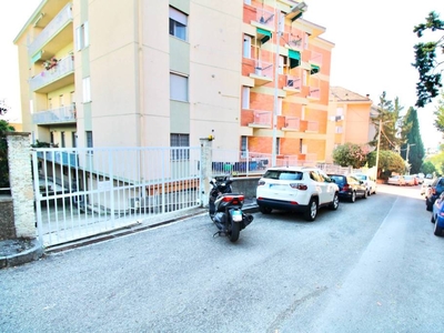 Garage in vendita a Genova via Italo d'Eramo
