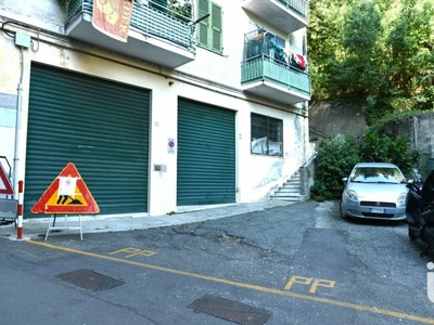 Garage in vendita a Genova via la pineta, 43