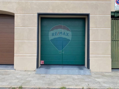 Garage in vendita a Genova via Pra', 57B