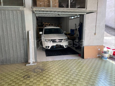 Garage in vendita a Guidonia Montecelio via Gabrio Casati, 56