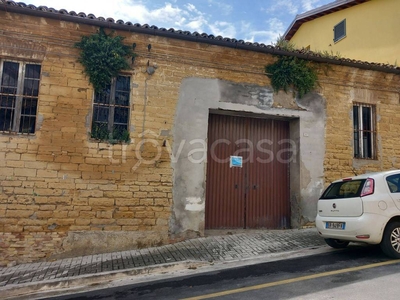 Garage in vendita a Loreto via Montereale Vecchio