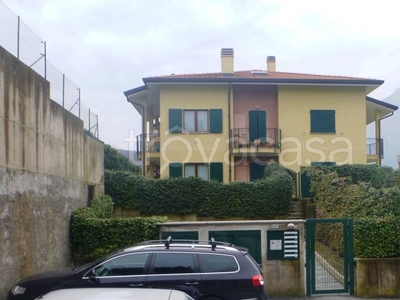 Garage in vendita a Malgrate via Ugo Foscolo, 4