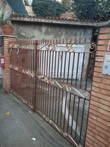 Garage in vendita a Marino via Fratelli Bandiera, 8