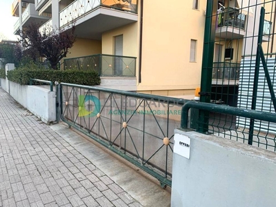 Garage in vendita a Martinsicuro via Capri