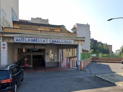 Garage in vendita a Milano via Francesco Caracciolo, 60