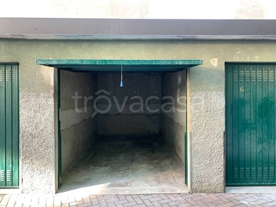 Garage in vendita a Milano via Pericle, 9