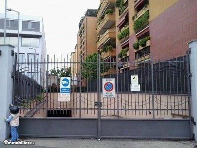 Garage in vendita a Milano viale Vincenzo Lancetti, 40