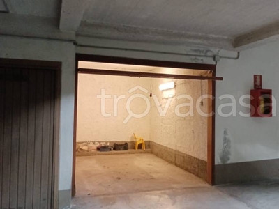 Garage in vendita a Monza via Lecco, 29
