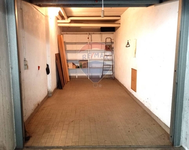 Garage in vendita a Monza via Vittorio Veneto, 48