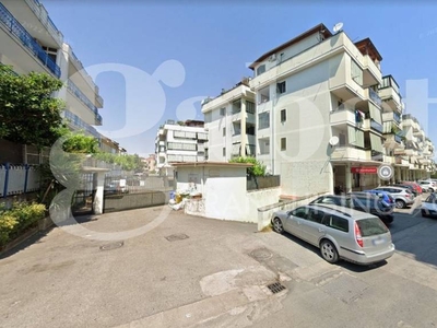 Garage in vendita a Mugnano di Napoli via Eugenio Montale, 32